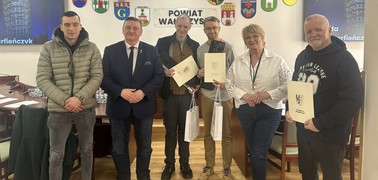 Uroczyste wręczenie nagród dla laureatów konkursu fotograficznego na najlepsze zdjęcie wieży widokowej na Dzikowcu